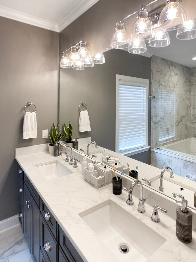 Building Photo - 1612 Auburndale Ave