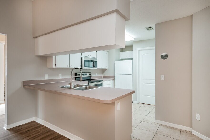 Building Photo - 4640 Burlington Rd