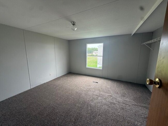 Building Photo - Mobile Home For Sale