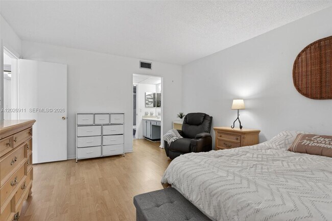 Building Photo - 7807 Golf Cir Dr