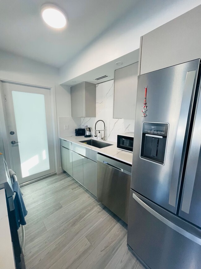 Building Photo - 237 2nd Rd