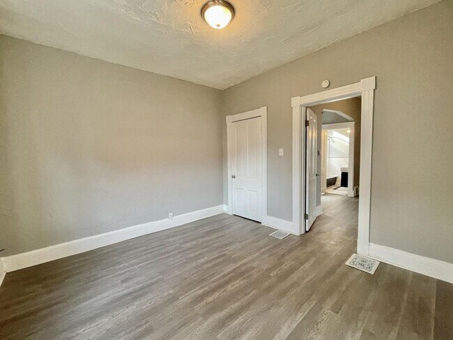 Building Photo - 609 McKinney Ave