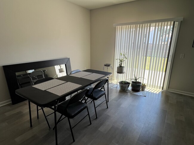 Building Photo - 218 Parkwood Vista Way