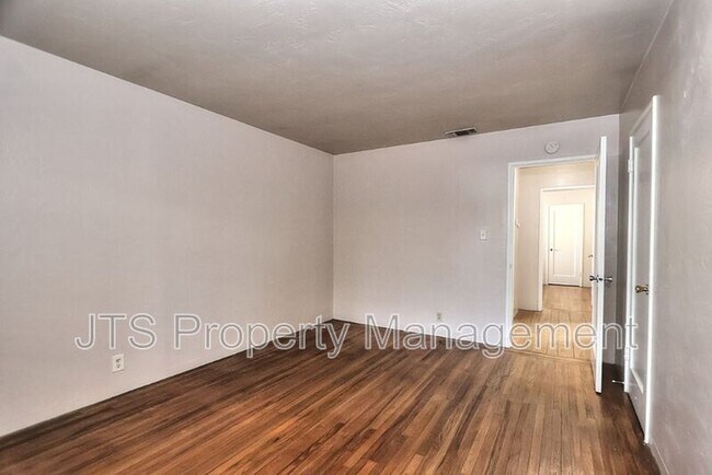 Building Photo - 3109-3111 Hampshire Drive
