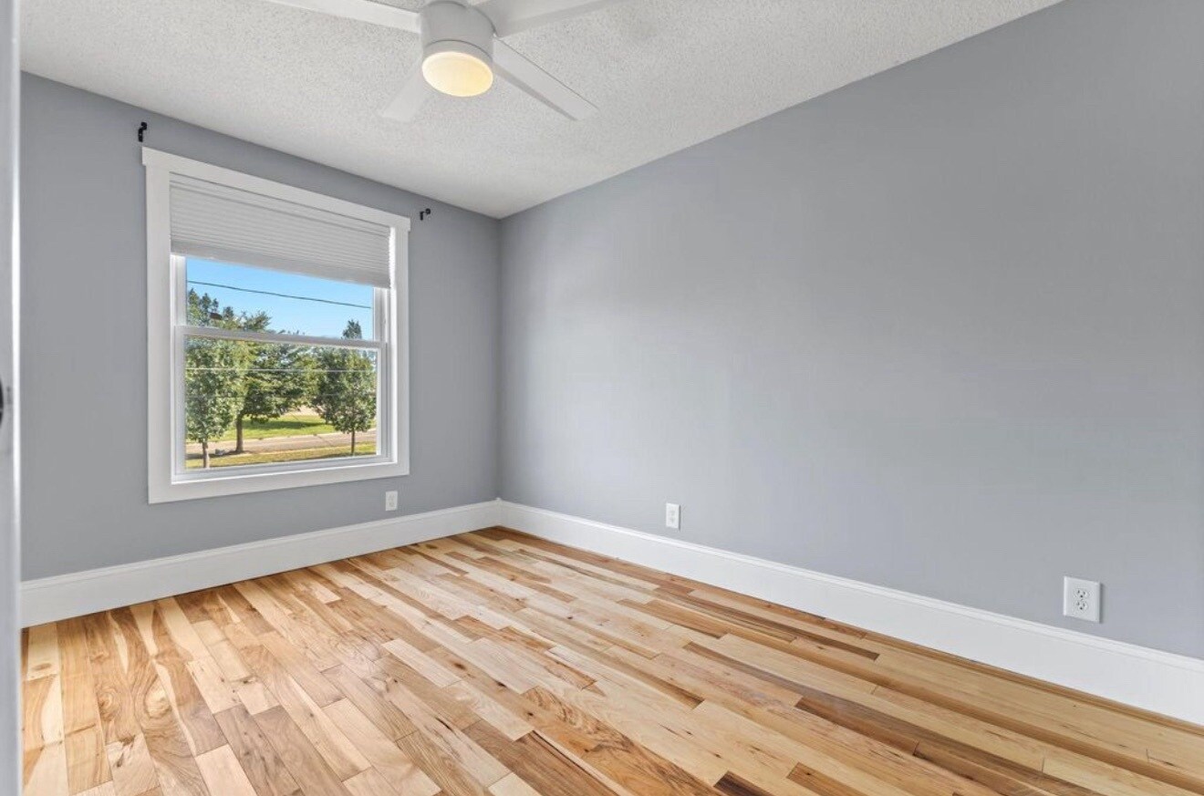 Building Photo - 606 Cromwell Ave