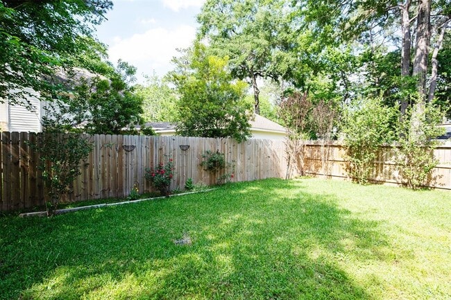Building Photo - 22 S Lace Arbor Dr