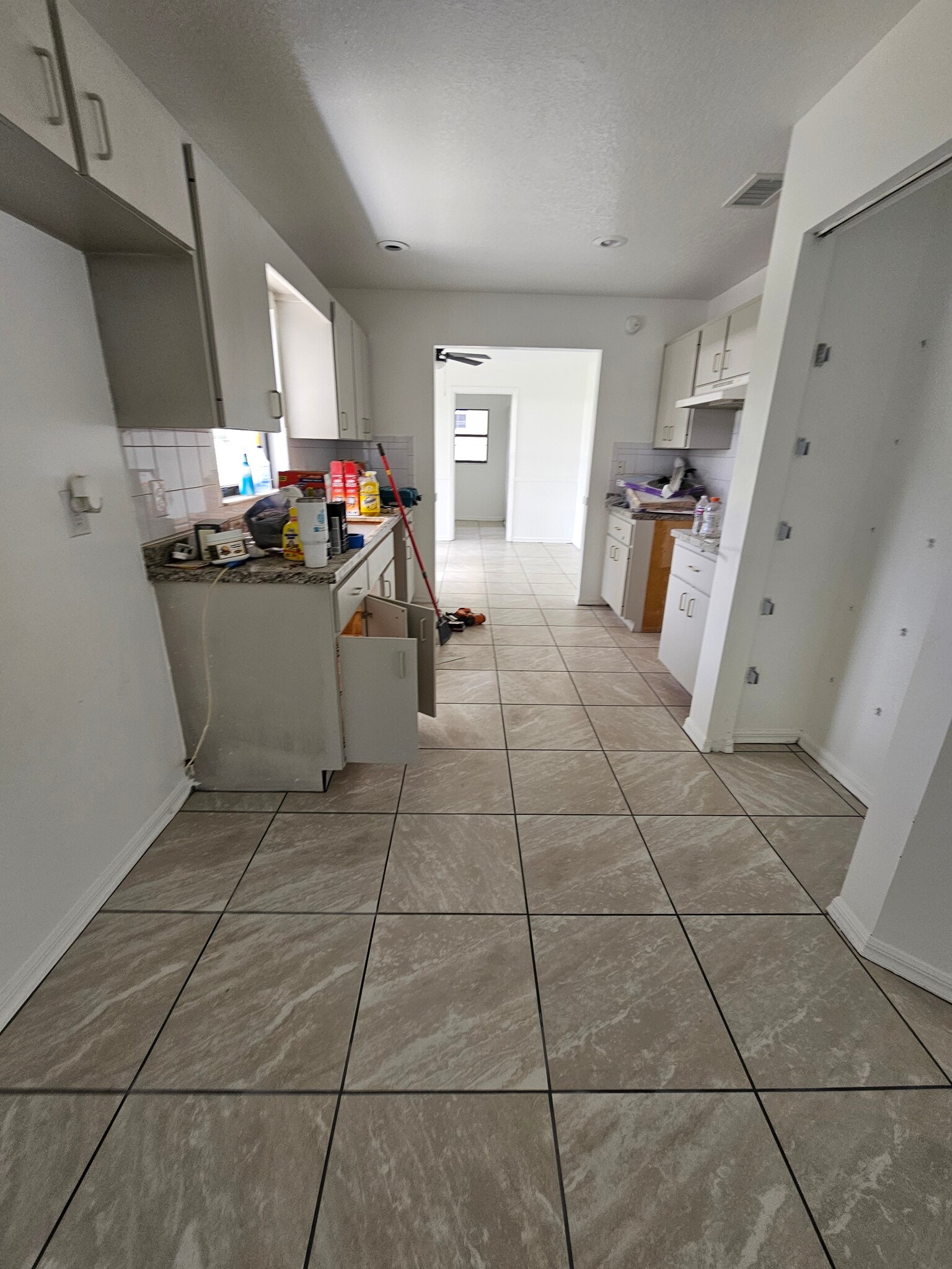 Building Photo - 3370 NE 42nd Pl