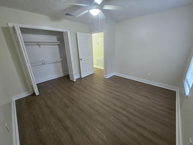 Building Photo - Remodeled 2 Bed 1 Bath Duplex for Lease!!