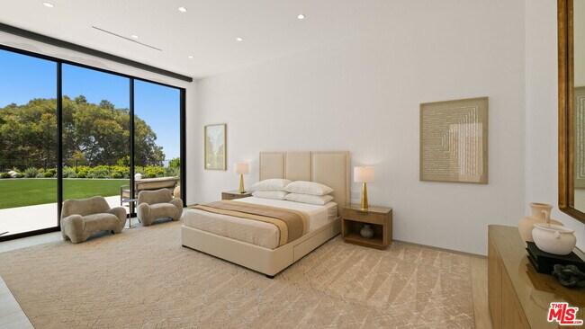 Building Photo - 365 Trousdale Pl