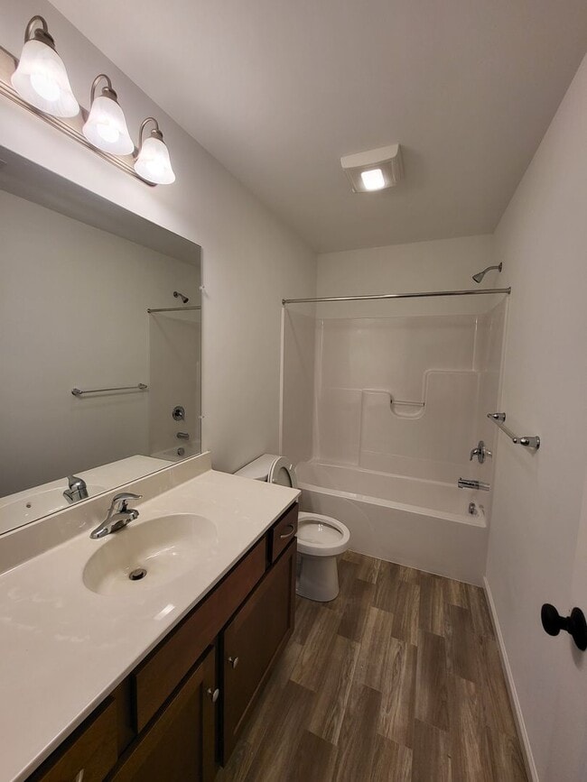 Building Photo - Spacious Modern 3 Bedroom Townhome in Annv...