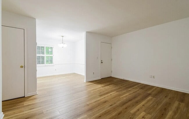 Building Photo - 140 Lablanc Way NW