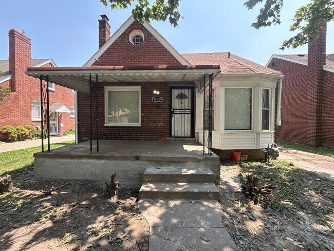Building Photo - Renovated 3-Bedroom Home – We Welcome Sect...