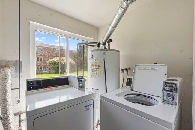 Building Photo - 535 W Lies Rd