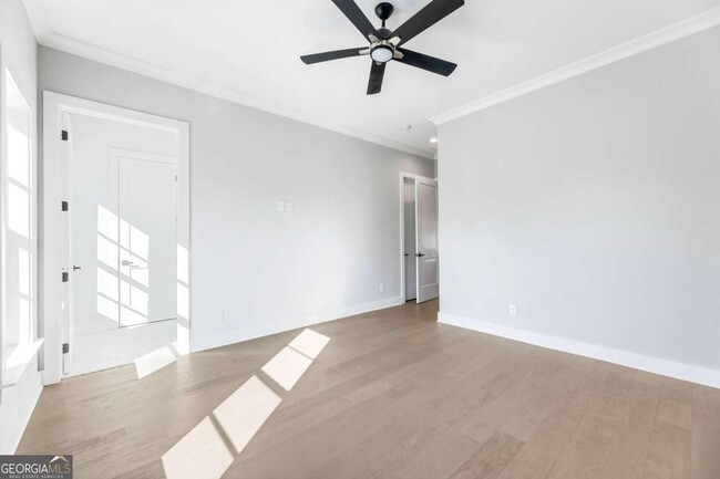 Building Photo - 2035 Parkside Ln