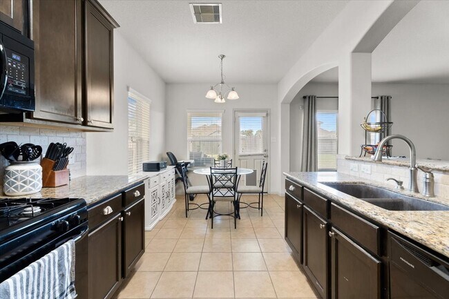 Building Photo - 285 Country Crossing Cir