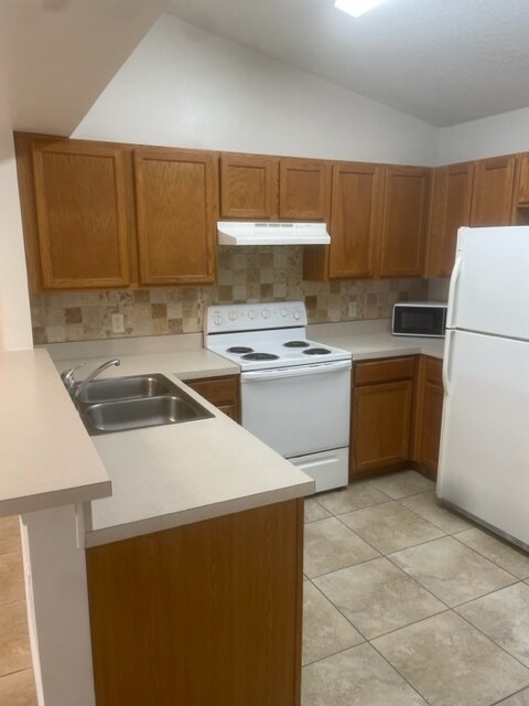 Kitchen - 616 S Grand Hwy