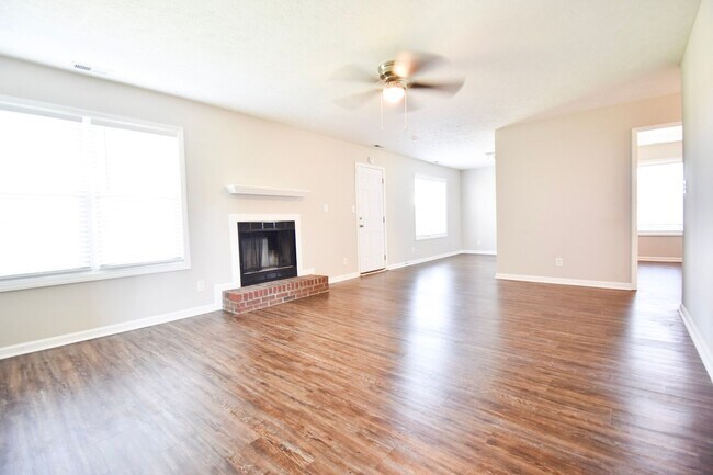 Building Photo - COMING SOON-3 Bedroom 2 Bathroom Home- Pets Considered
