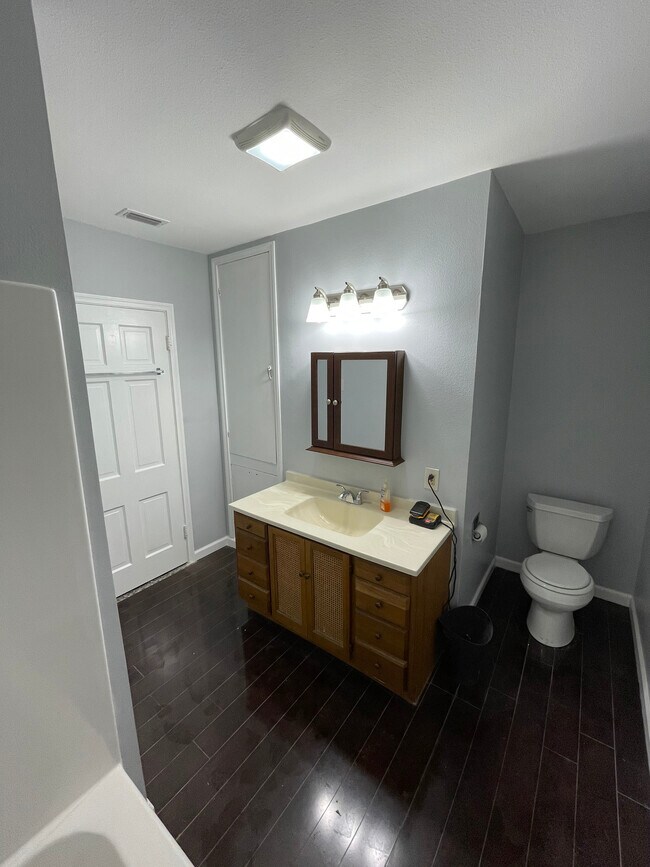 Main Bath - 229 W George St