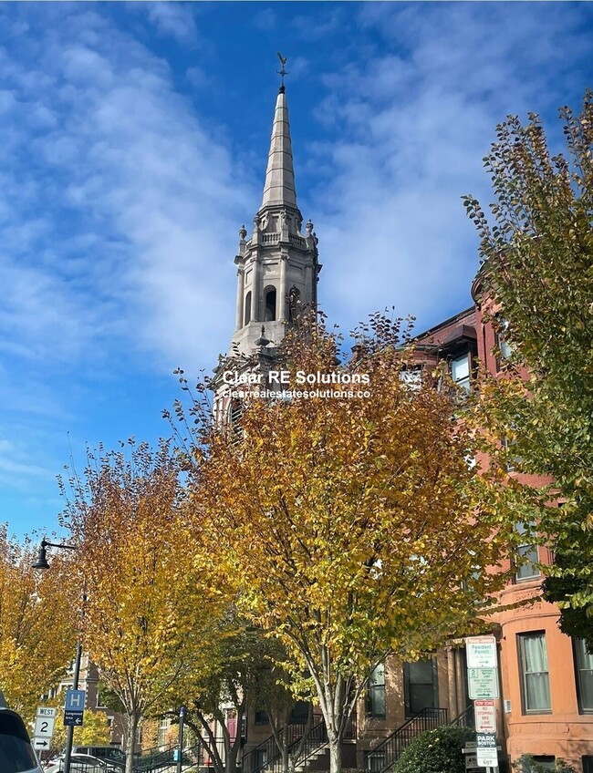 Building Photo - 1051 Beacon St