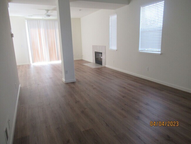 Building Photo - 4570 Stillson St