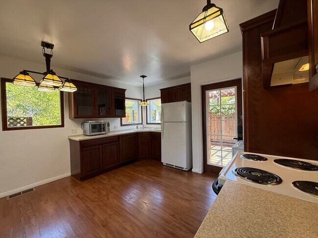 Building Photo - 507 Pullman St