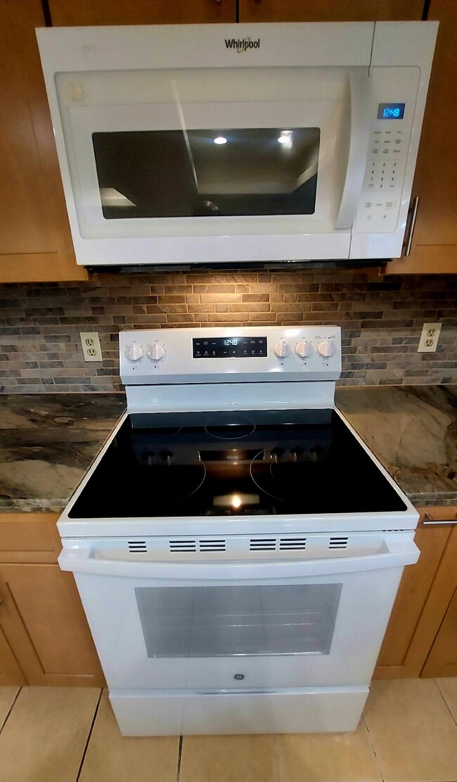 New Glass Top Stove and Microwave - 5538 W Ridgecreek Dr