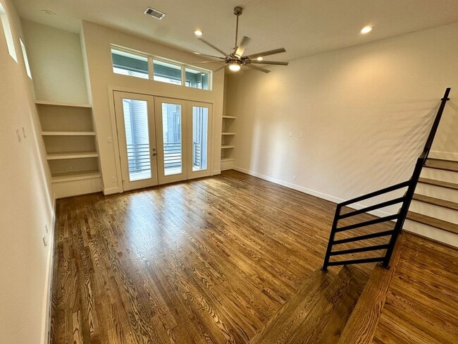 Building Photo - For Lease | 3 Bed, 2 Bath | 2,139 Sq Ft | Greater Heights |