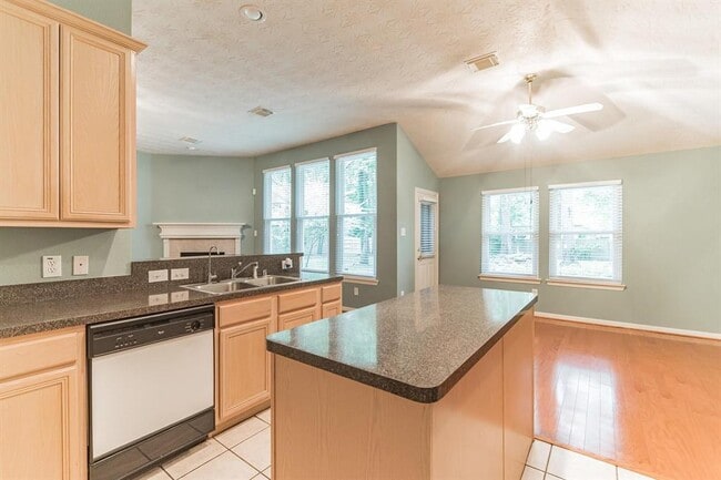 Building Photo - 519 Mesquite Dr