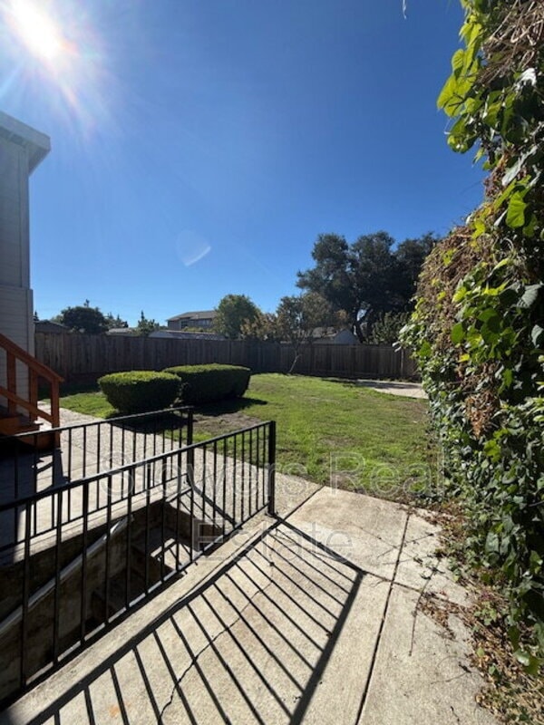 Building Photo - 435 W Merle Ct