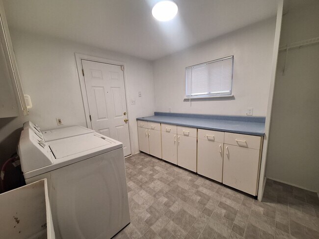 Building Photo - Four bedroom Harper Woods bungalow