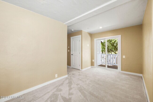 Building Photo - 306 S Virginia St