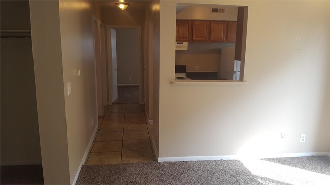 Building Photo - 950 Dubois Rd