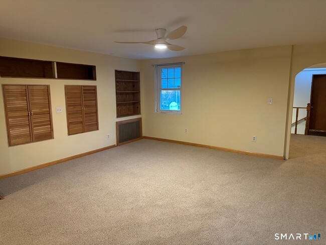 Building Photo - 989 N Farms Rd