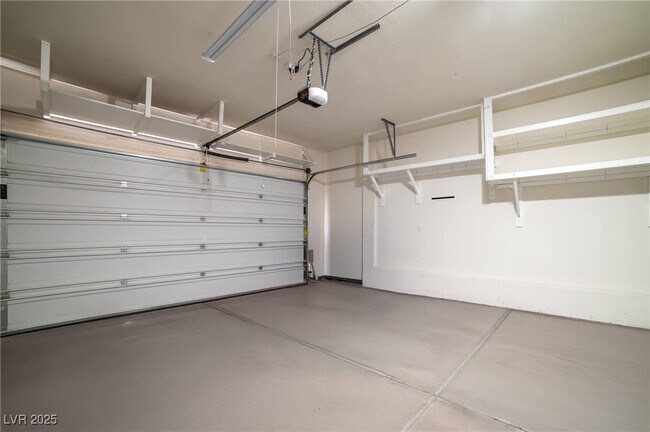 Building Photo - 3939 N Zodiacal Light St