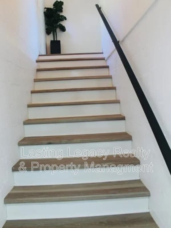 Building Photo - 275 Milling Rd