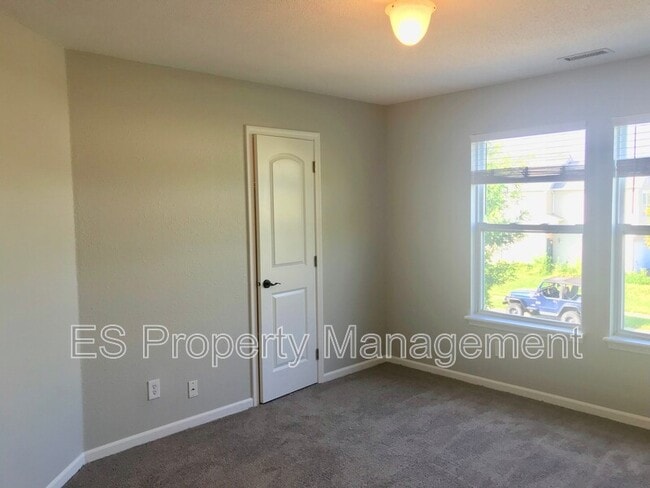 Building Photo - 4481 Redcliff N Ln