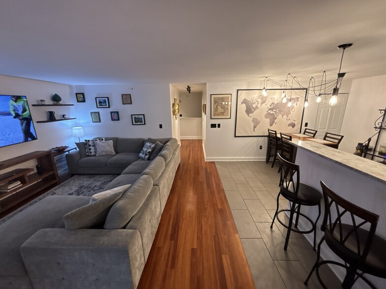 Building Photo - 1550 N Warren Ave