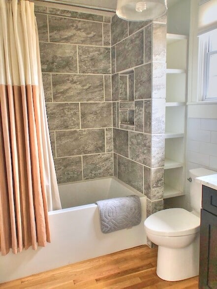 Full bath 2nd Floor - 512 13th St NW
