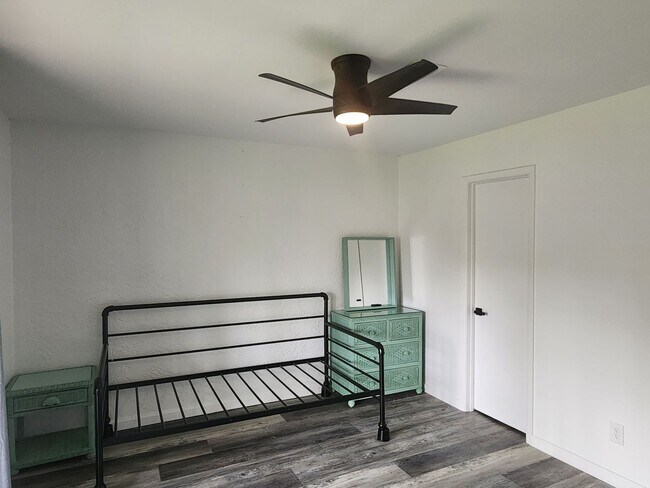 Building Photo - Palisades