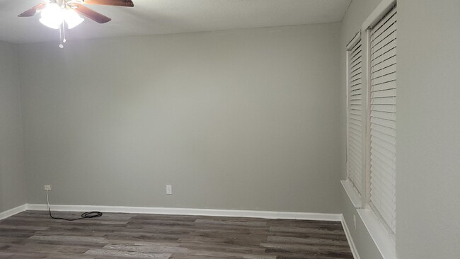 Building Photo - $500 off one month.  Section 8 accepted wi...