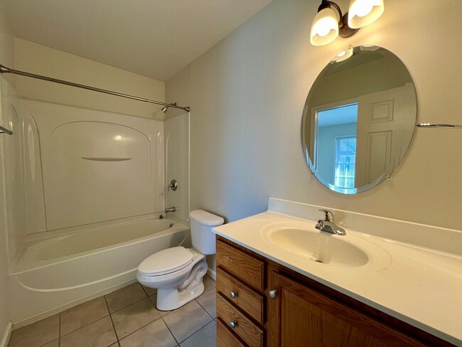 Building Photo - 3-Bed, 3-Full Bath, End Unit, 1-Car Garage!