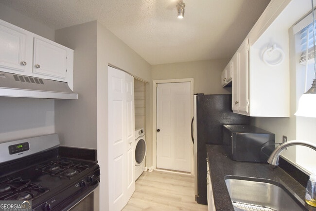 Building Photo - 571 N Fairfield Dr