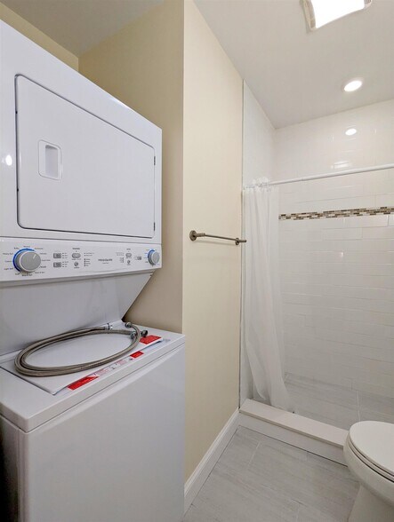 Building Photo - 2 Sacramento St