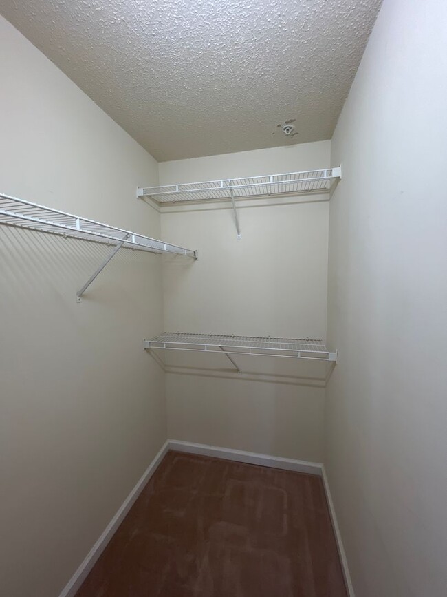 Building Photo - Condo FOR RENT Winston Salem!!