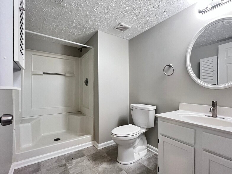 Building Photo - 109 Carmel Woods Ct