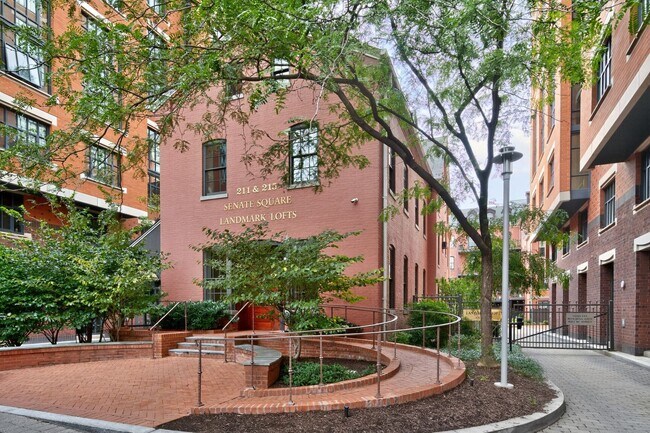 Building Photo - Available Now! High End 2 Bed 2 Bath in Lu...
