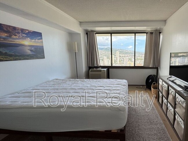 Building Photo - 2333 Kapiolani Blvd