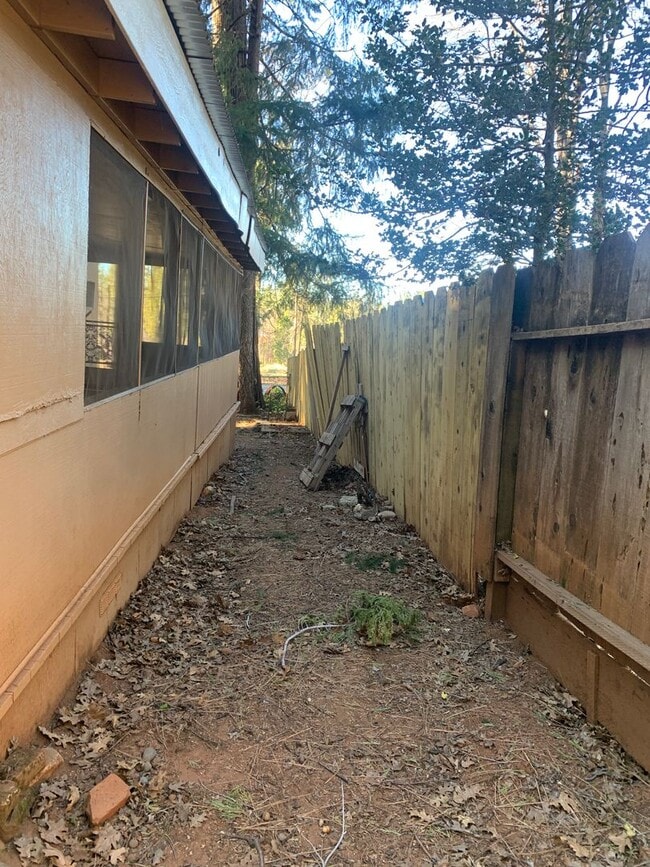 Building Photo - 2 Bedroom one bath Manufactured home on Cul De Sac