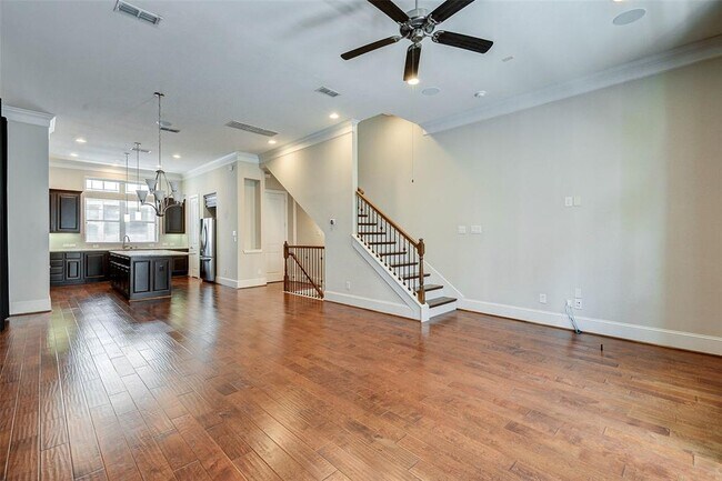 Building Photo - 720 N Shepherd Dr