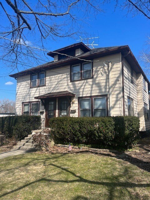 Building Photo - 630 N 1st St